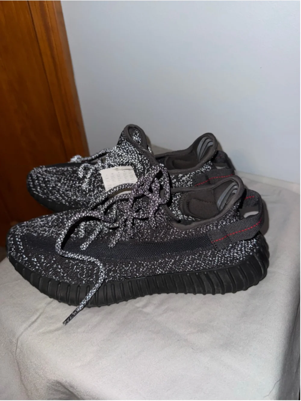 Men's Adidas Yeezy Boost 350 V2 Sneakers Black Size 8.5